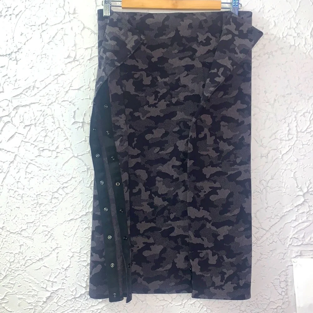 Lululemon Vinyasa Multi Wear Scarf O/S Black Gray Snap Buttons Camouflage Print